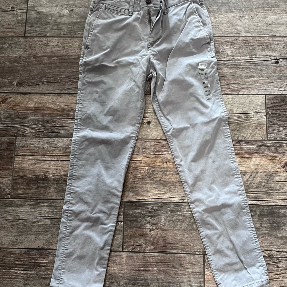Brand new young men’s American Eagle gray